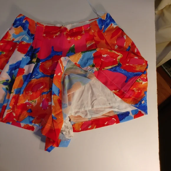 Luxxel Ladies 2 piece shorts set Size S Tie top Shorts skirt zips colorful New - Picture 7 of 12